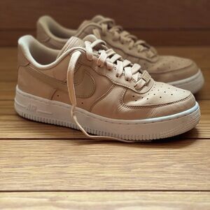 Women’s Nike Air Force One Tan/Kacki Sneaker Size 7